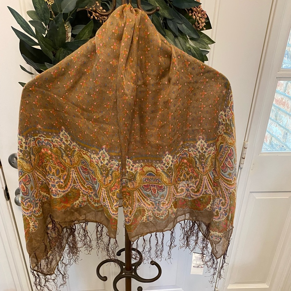 NWT Buckle Lightweight Floral Scarf with Fringe